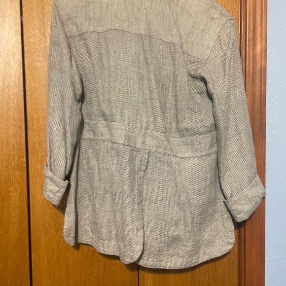 J Jill jacket tan with a green tint.  Comfortable roll up sleeves. Hemp and Yak - Picture 3 of 5